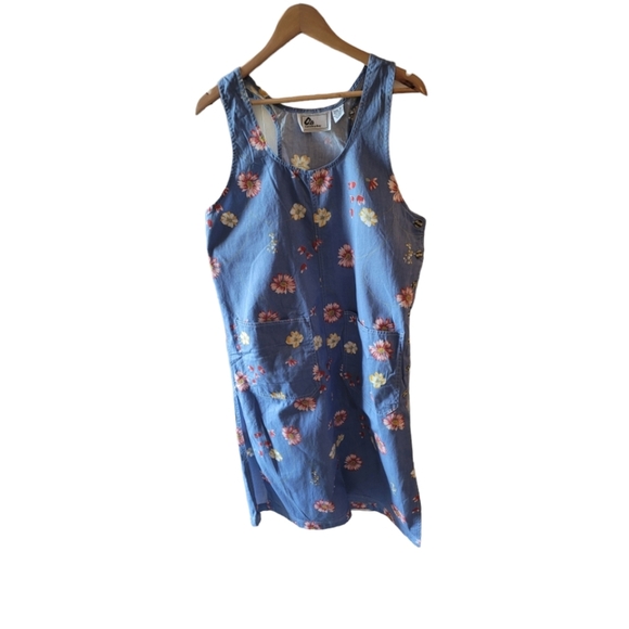 Carolina Bay Vintage Floral Chambrey Scoop Neck Front Pockets Size Medium - Picture 1 of 5